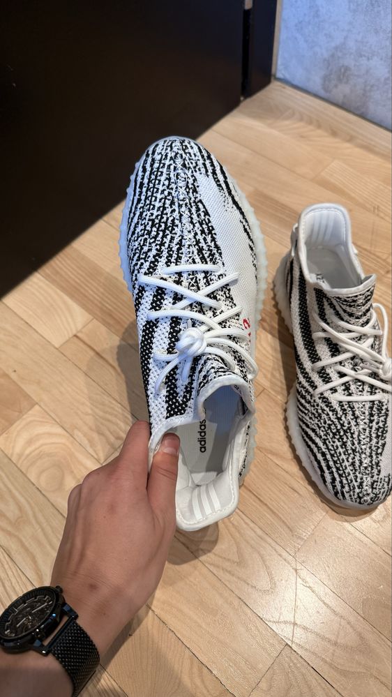Yezzy 350 zebra чисто нови, номер 45