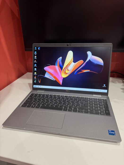 Лаптоп dell latitude 5520 Intel core I5  16 Ram 512 SSD