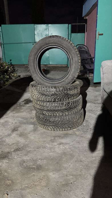 Продам шины зимние почти новые