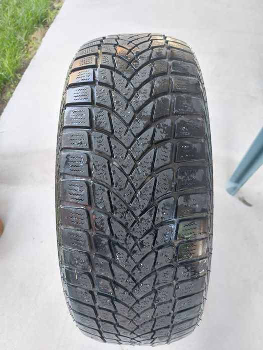 Продавам 2 гуми DAYTON