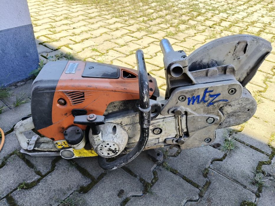 Vând tăietor de asfalt, beton,fier pe benzină