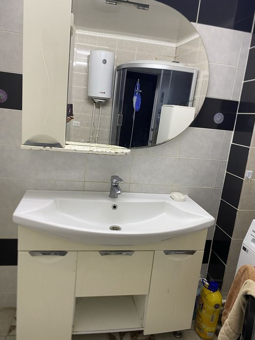 Продам раковину с тумбой и зеркалом