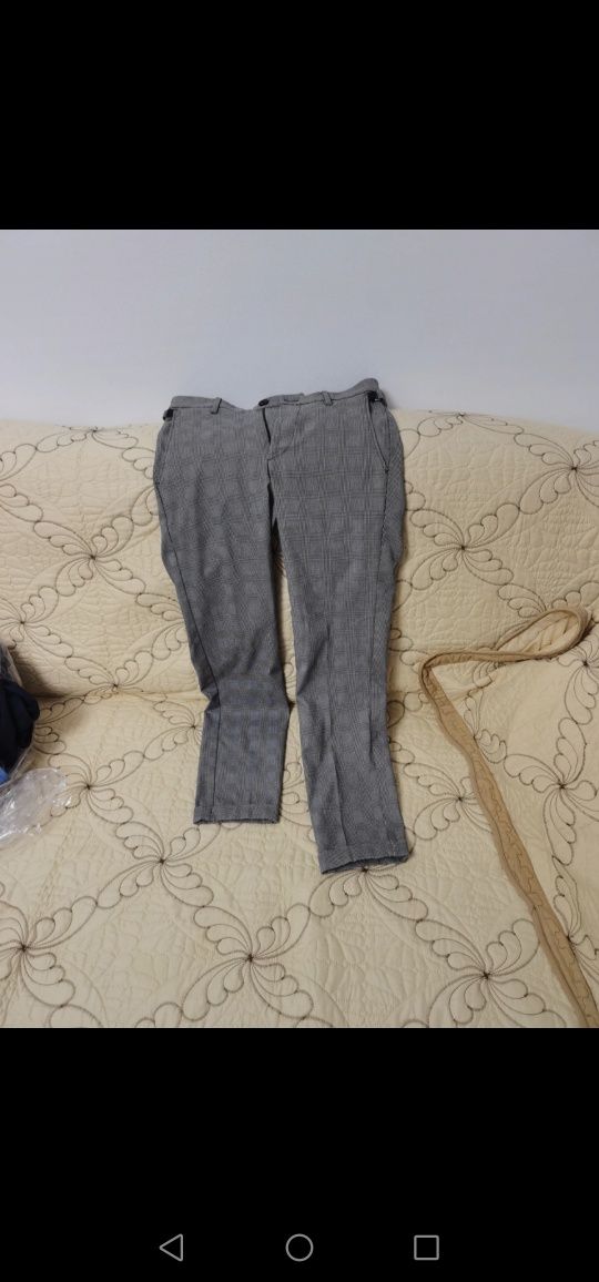 Pantaloni bigotti