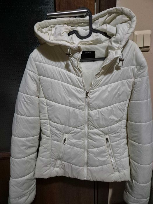 Бяло яке Bershka бяло дамско яке