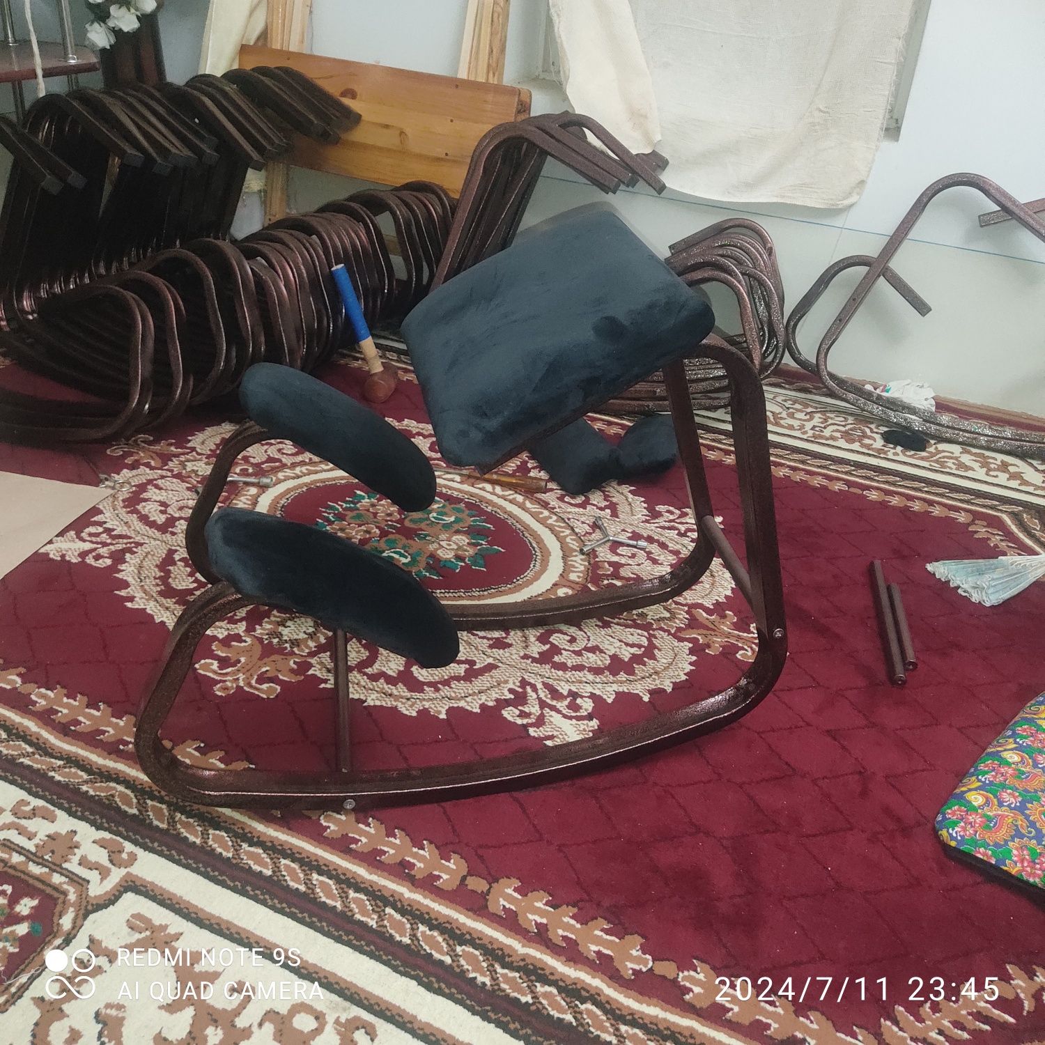Stul, стул, qomatni toʻgʻri saqlaydigan stul