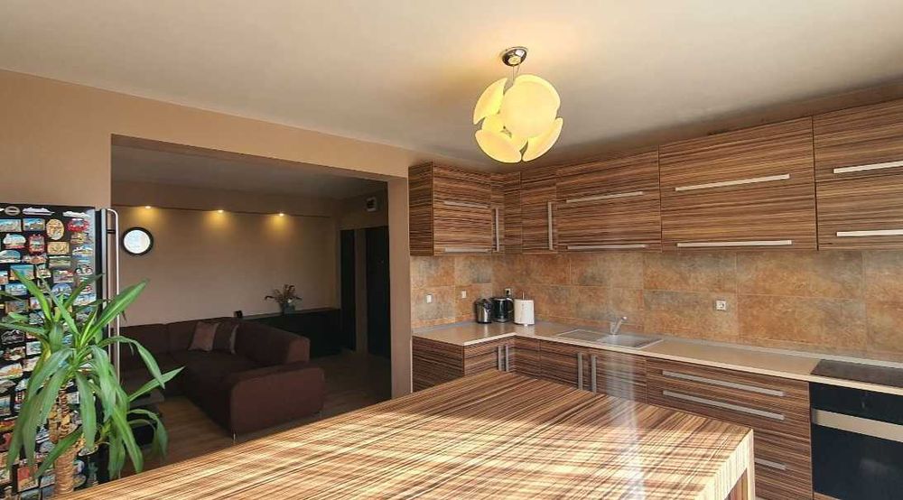 Închiriez apartament 2 camere, 60mp (media lunară a taxelor: 270 lei)