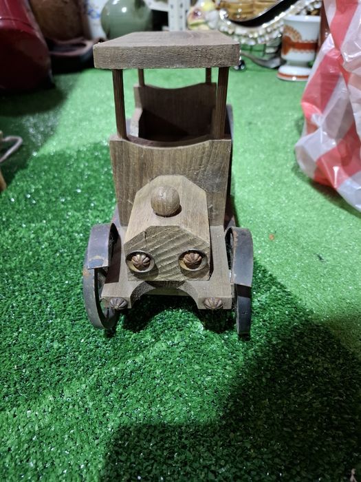 Стара количка дърво с метал