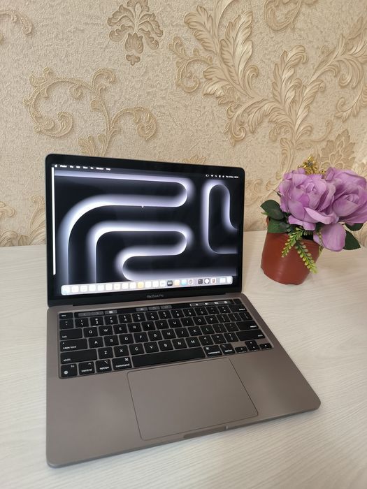 Apple Macbook  M2 Pro Touch Bar