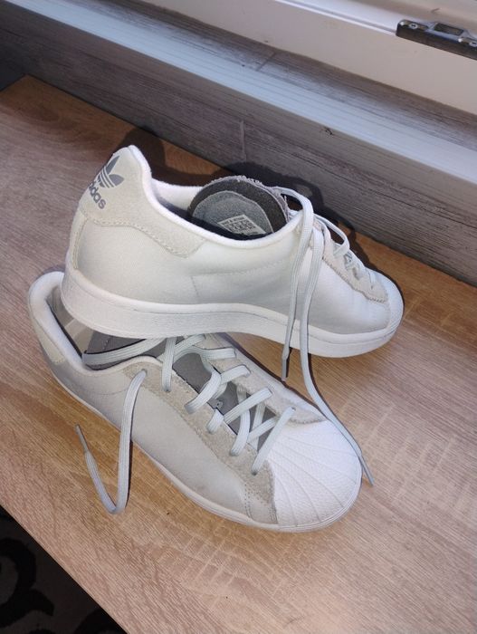 Adidași Superstaruri