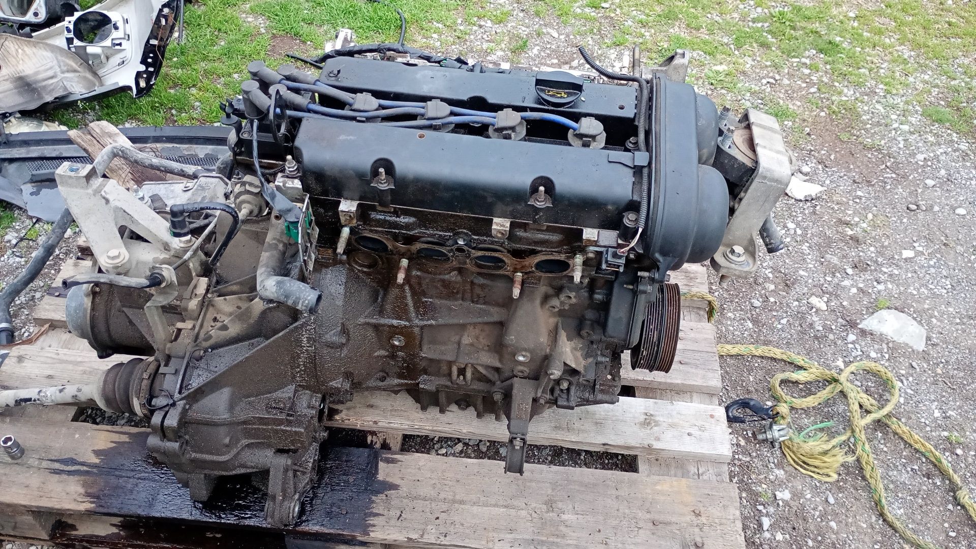 На части Ford Focus MK2 2006г

1.6 16V 100коня бензин 

Ръчна скоростн