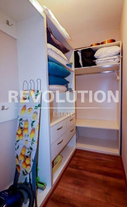 Тристаен апартамент в района на ХЕИ!