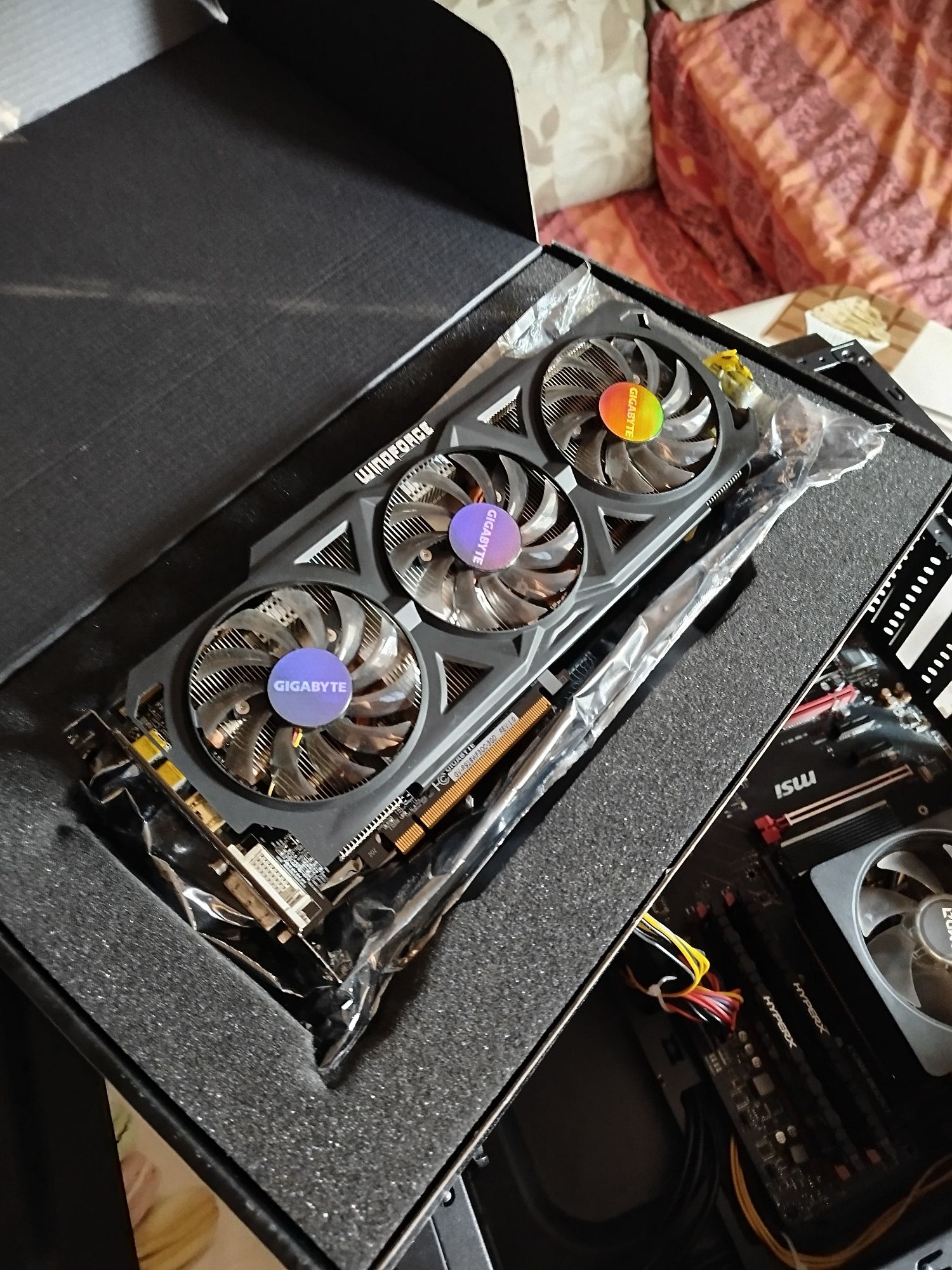 Видео карта RADEON R9 280