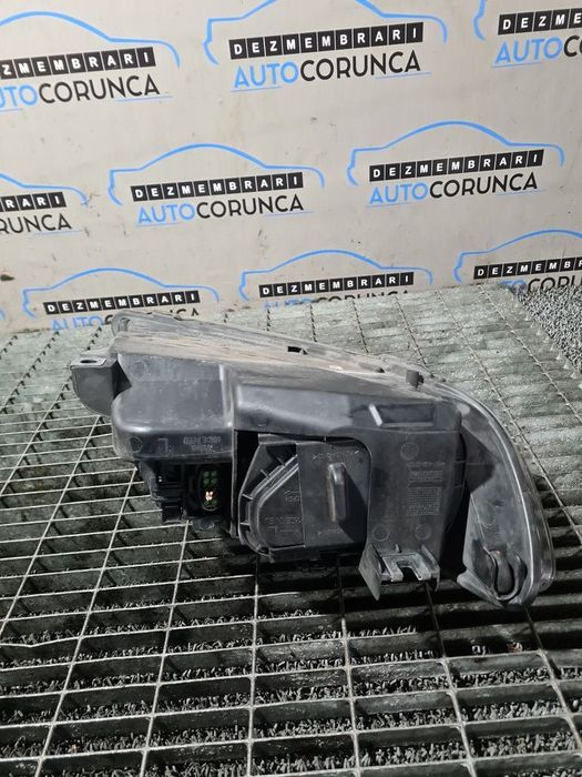 Far Stanga Audi Q7 2005 - 2009 SUV 4 Usi (795) Fara xenon