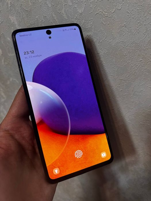 Срочно продаётся телефон Samsung A72  4/128