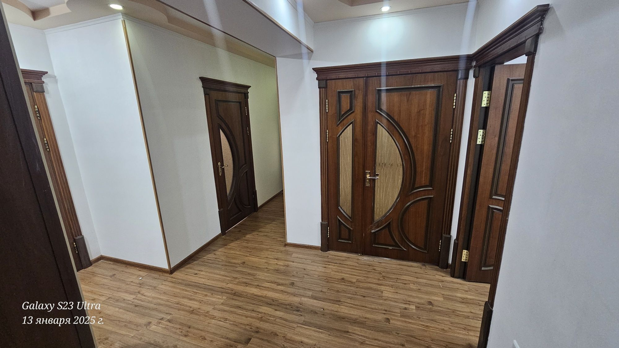 Yol yuzida 4 honali 100 kv ofis yoki yashash uchun arendaga beriladi