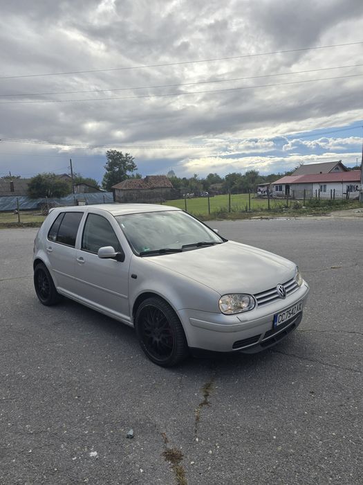 Vând vw golf 4 .