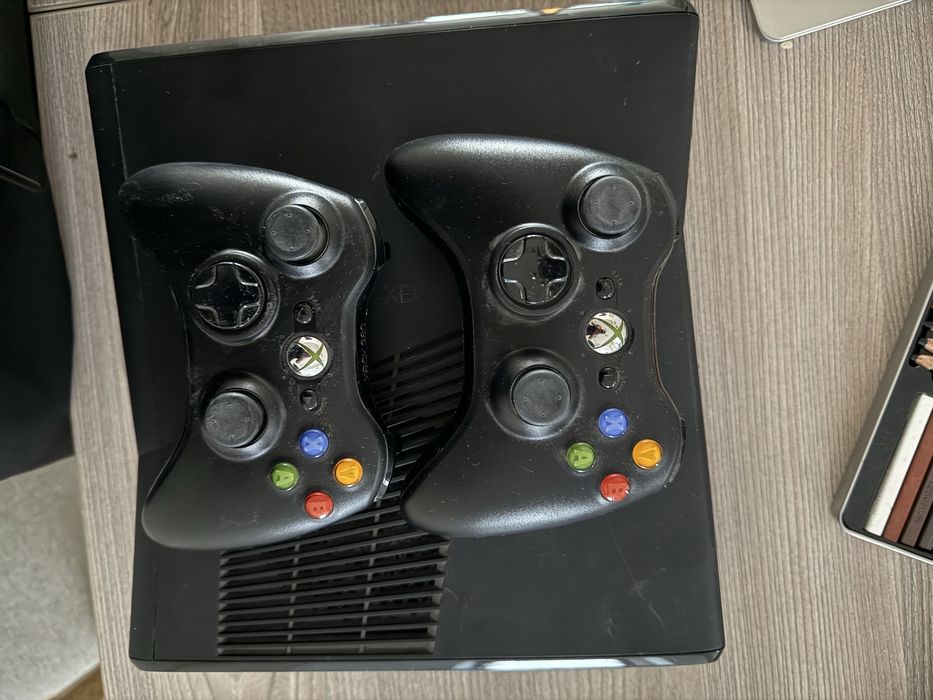 Xbox 360 с 2 джойстика