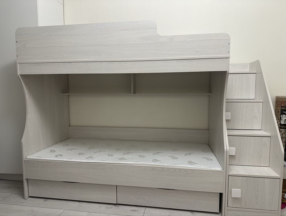 Двухъярусная кровать