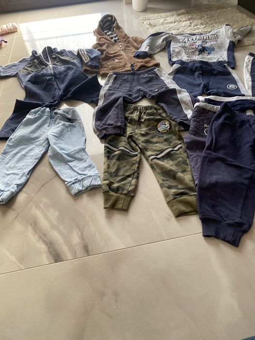 Lot de haine pt baieti purtate de cateva sunt in sfare fiarte buna