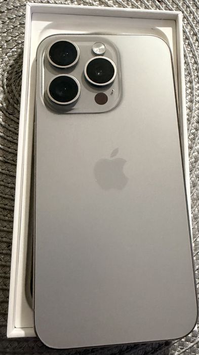iPhone 15 Pro 256GB – Impecabil + 4 Huse Cadou, Full Box