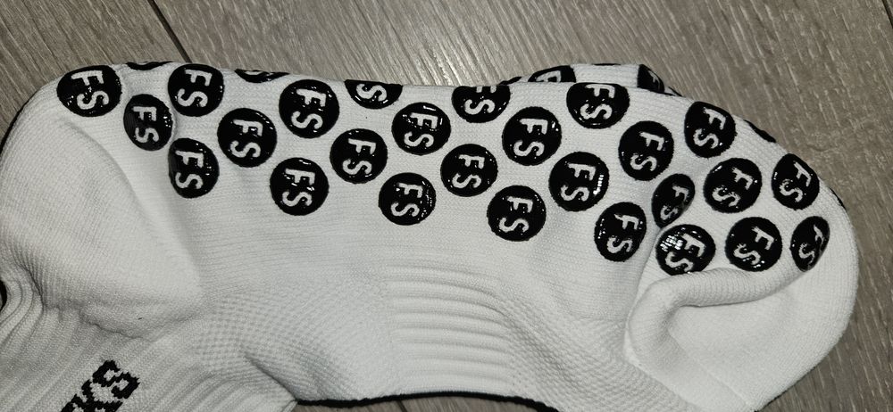 ШЕСТ БРОЯ Grip socks бели чорапи за футбол