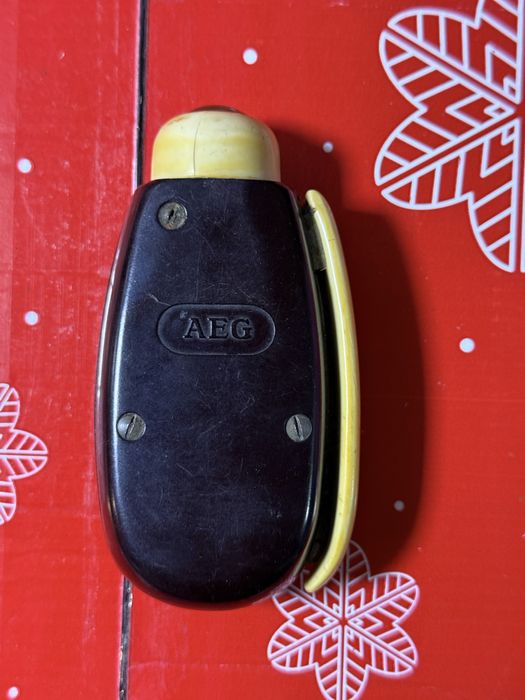 Lanternă cu dinam AEG, stare bună, funcționabilă