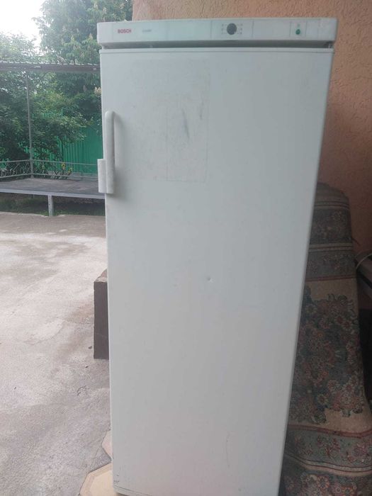 Продам 2холодильника за 25рабочие, надо запарвить фреон