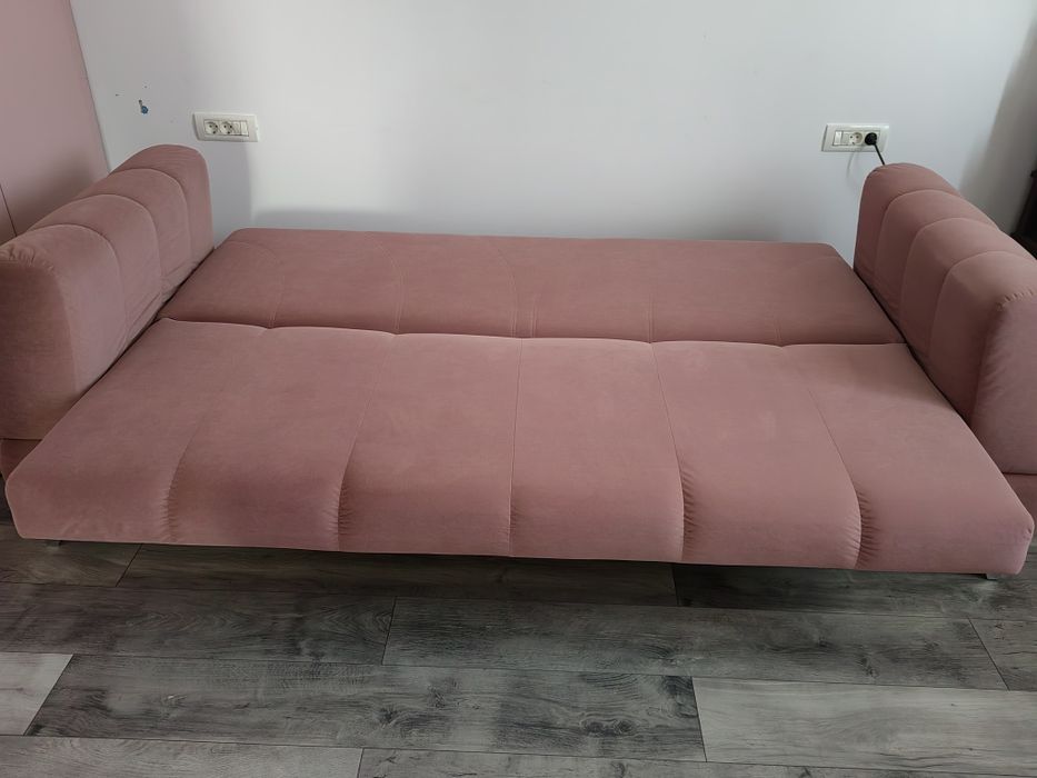 Canapea roz, extensibila