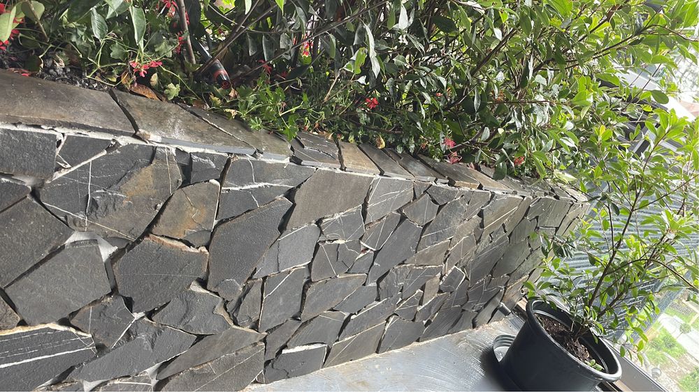 Executam orice fel de finisaje interioare si exterioare