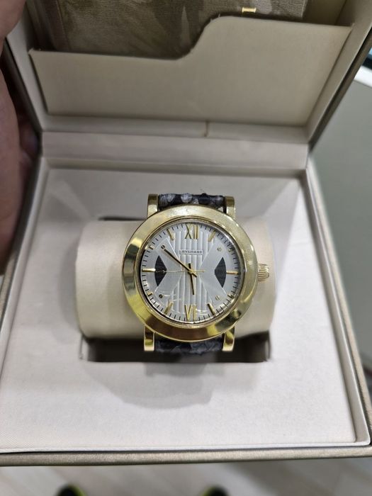 Золотые часы Булгари с очень красивым ремнём из натуральной кожи питон