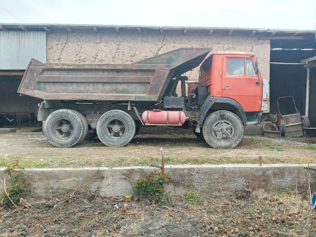 Kamaz, samasval, 1982 yil, holati yaxshi, metan gazlari bilan