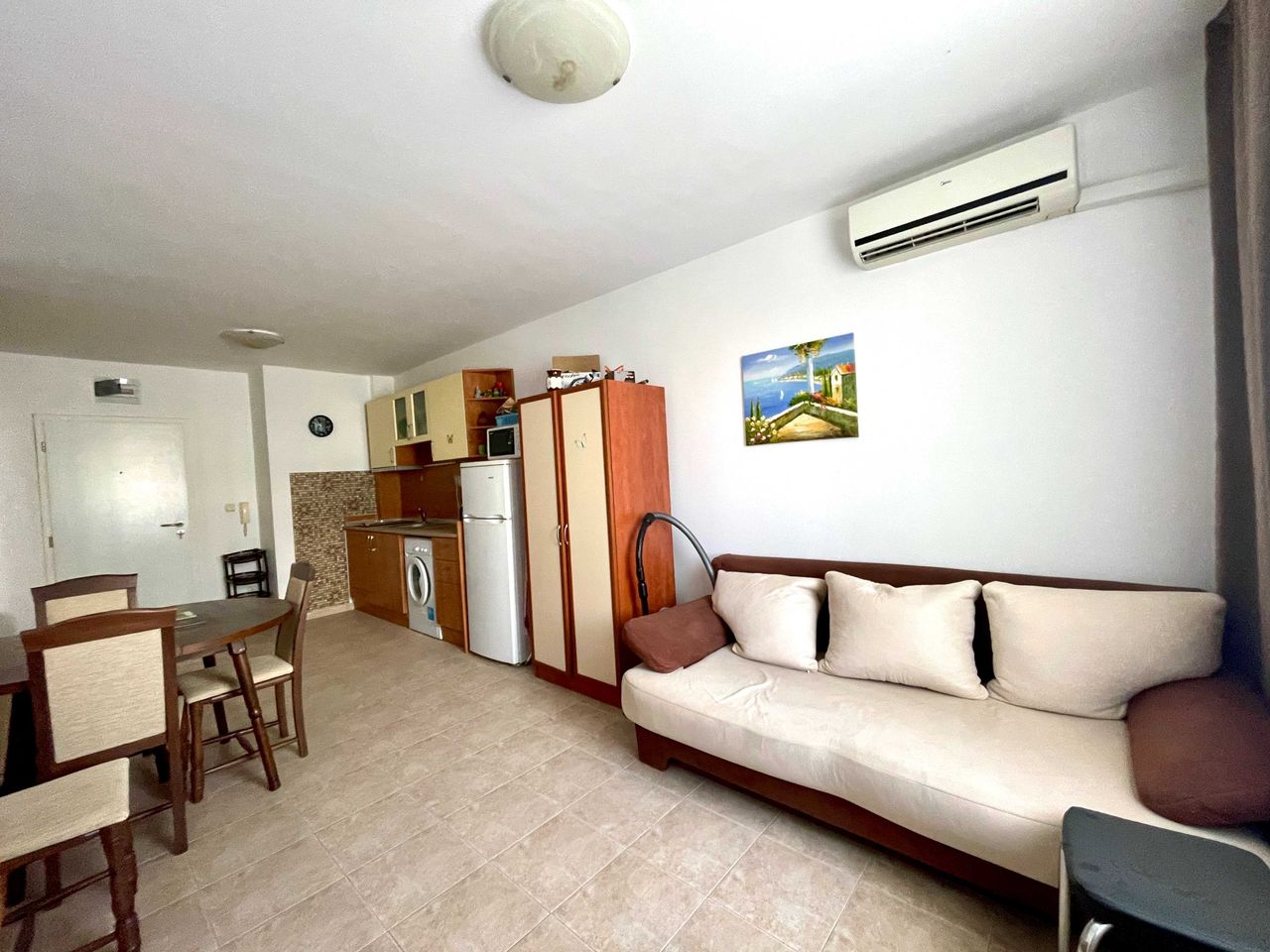 Продава се Двустаен апартамент в Поморие - 67 кв.м за 1133 €/кв.м - Снимка #2