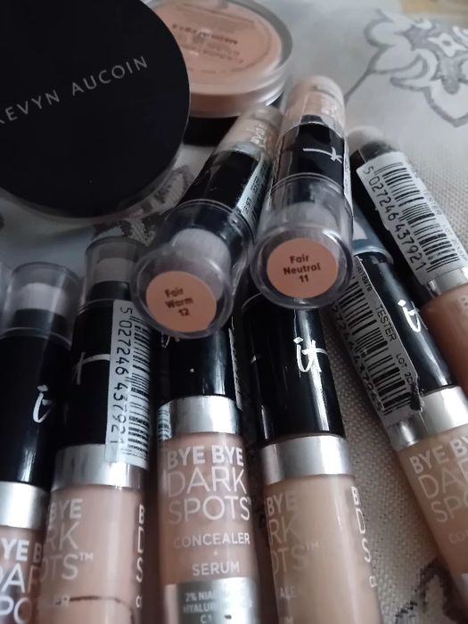 Fond de ten si concealer Kevin Aucoin  si c