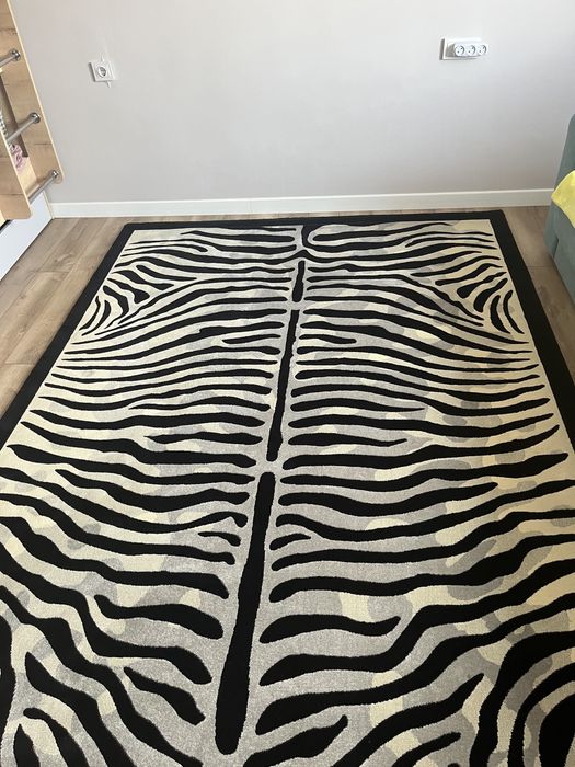 Очень стильный ковер хорошего качества