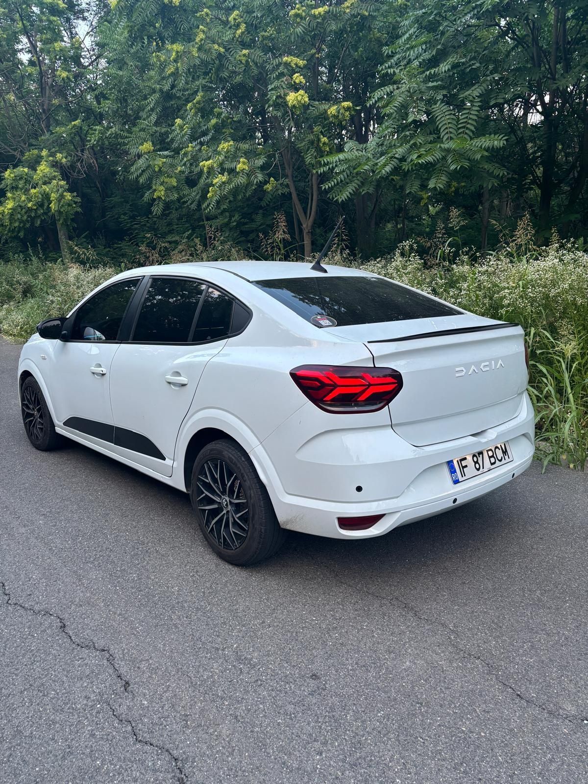 Dacia Logan 2023 alb