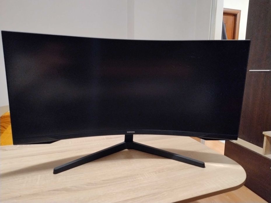 Извит монитор 34" Samsung Odyssey G5 3440 x 1440 - LC34G55TWWRXEN