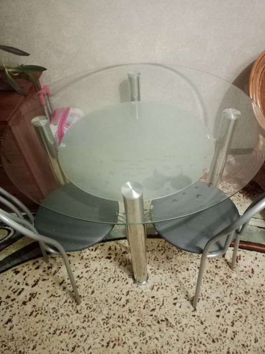 Продам стол стекло