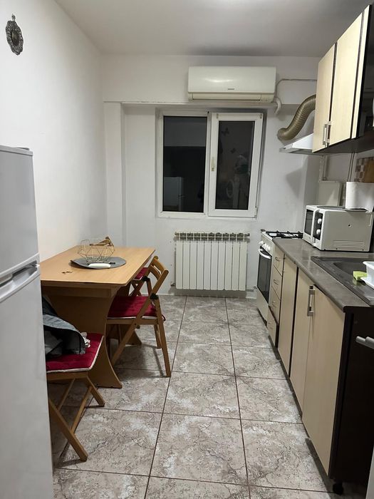 Inchiriez apartament 2camere decomandat