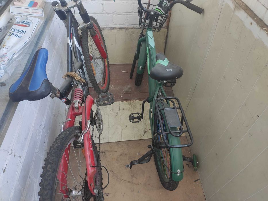 Два велесопеда продаю детский и взрослый