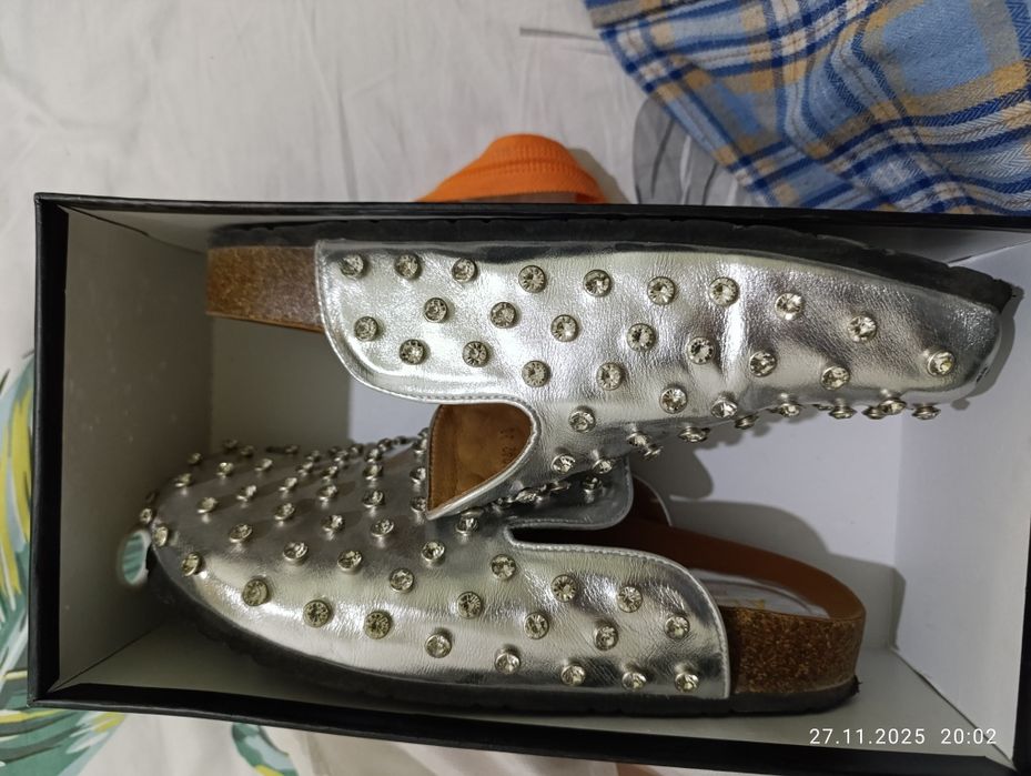 Женский обувь продается