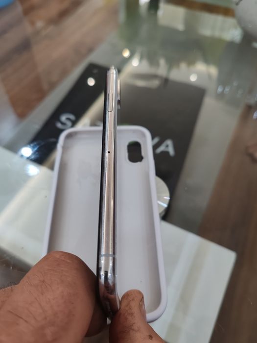 Продавам телефон iphone xs