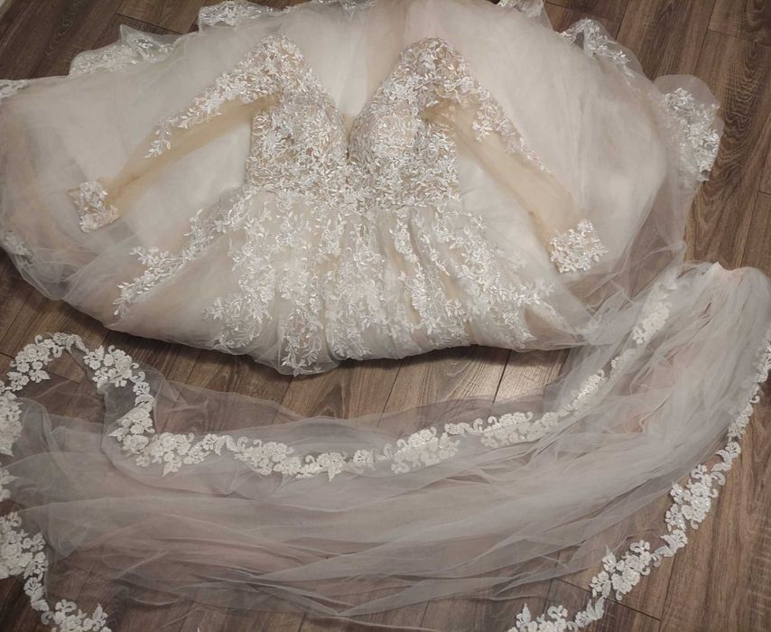 Rochie de mireasa cu dantela si tull, in stil printesa