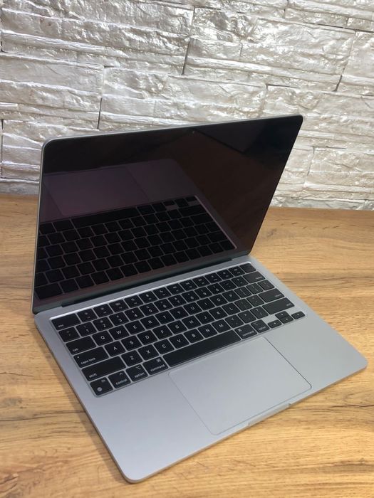 MacBook Air M3 2024