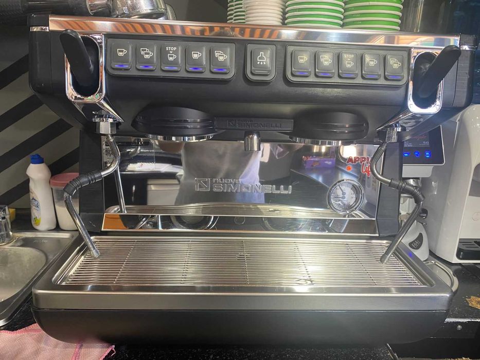 Продам кофемашину Nuova Simonelli LIFE+кофемолка Fiorenzato F64E