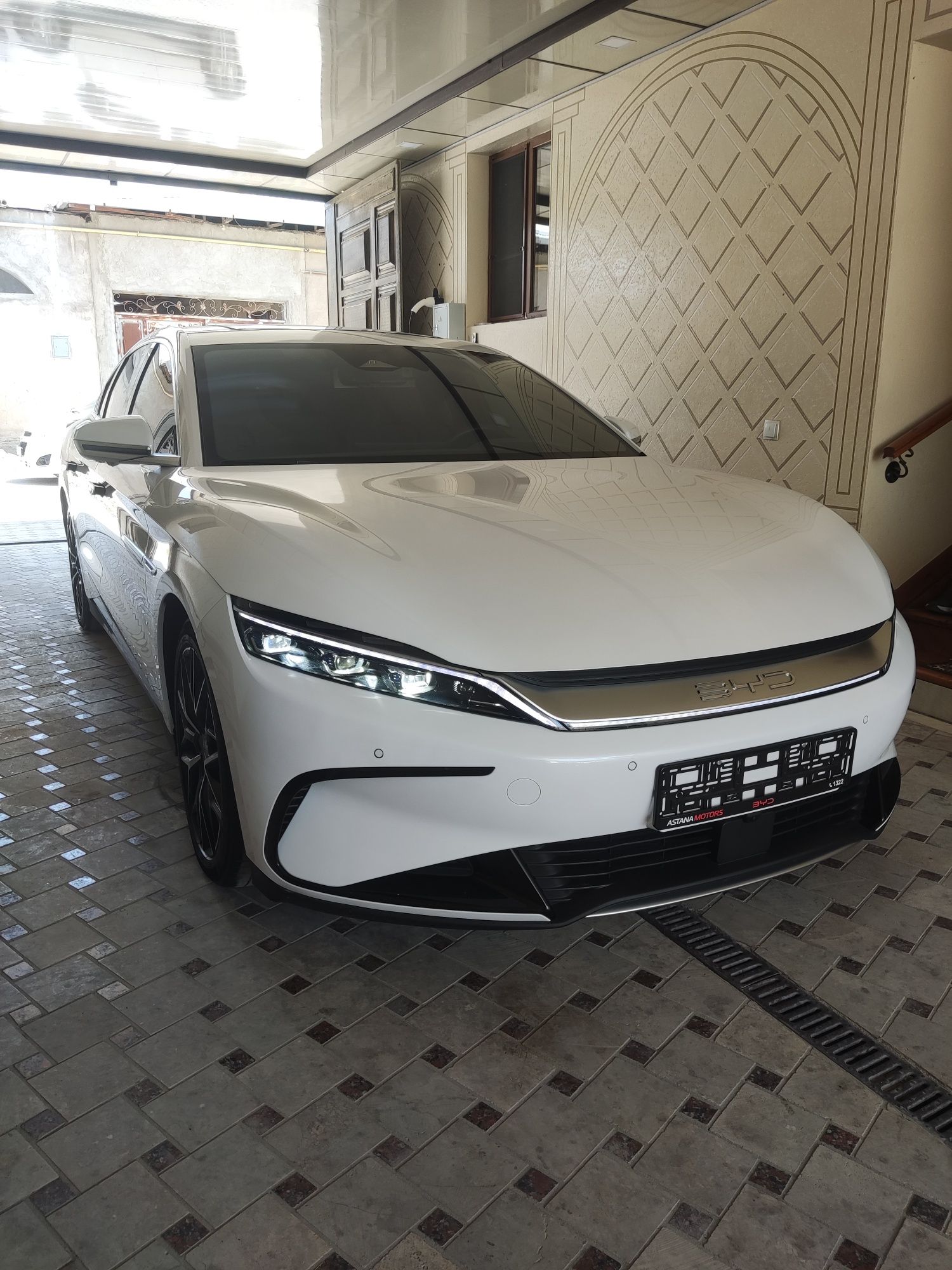 BYD HAN 715 км запас ход фул 2023/24 афицалний диллер салондан олинган