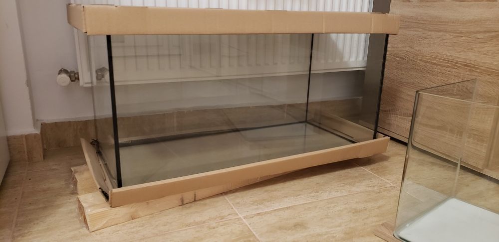 Acvarii folosite de vânzare