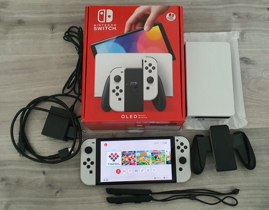 Nintendo switch oled la cutie modat cu cip