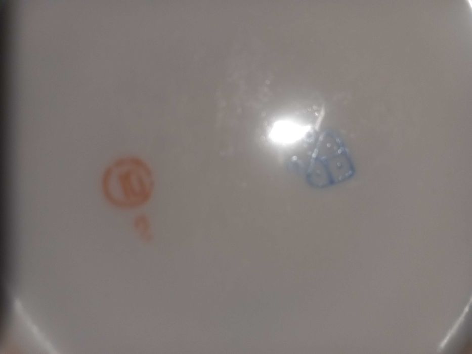 Големи порцеланови чинии-24см.