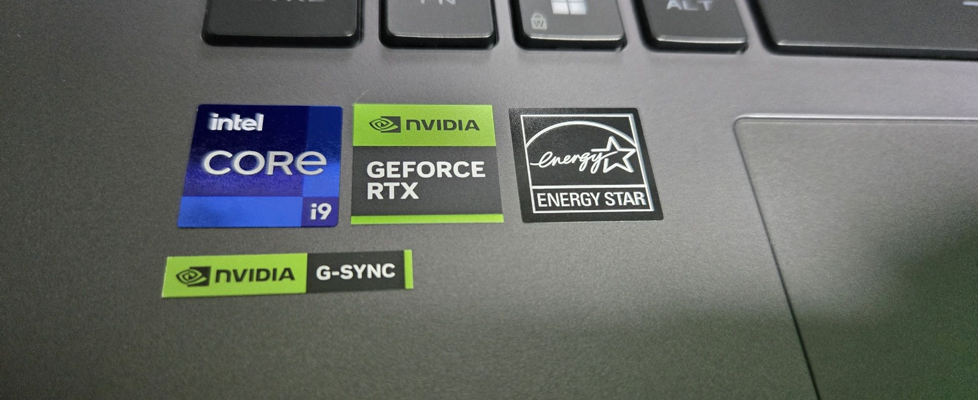 Ноутбук ASUS 18"