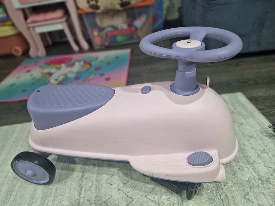 Mașinuța electrica cu încărcător, stare foarte buna